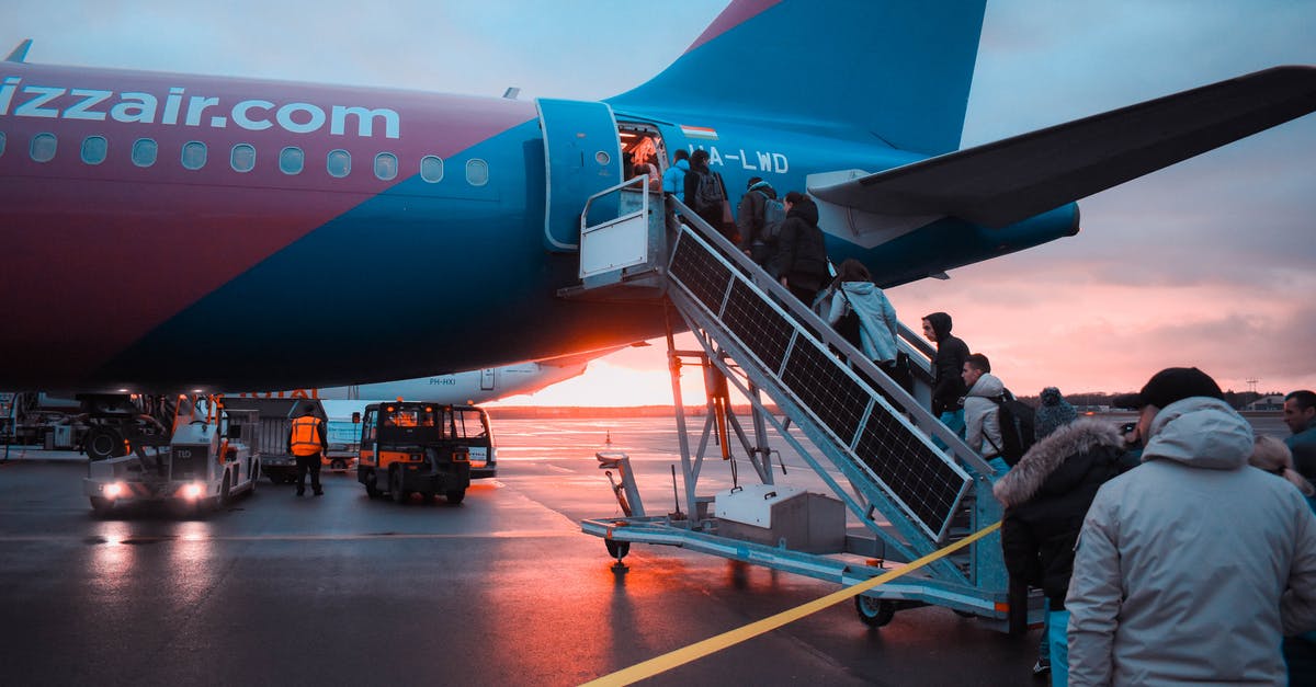 Will company deny boarding because of covid-related travel restrictions? - Photo of People Boarding Airliner Will company deny boarding because of covid-related travel restrictions? - Photo of People Boarding Airliner