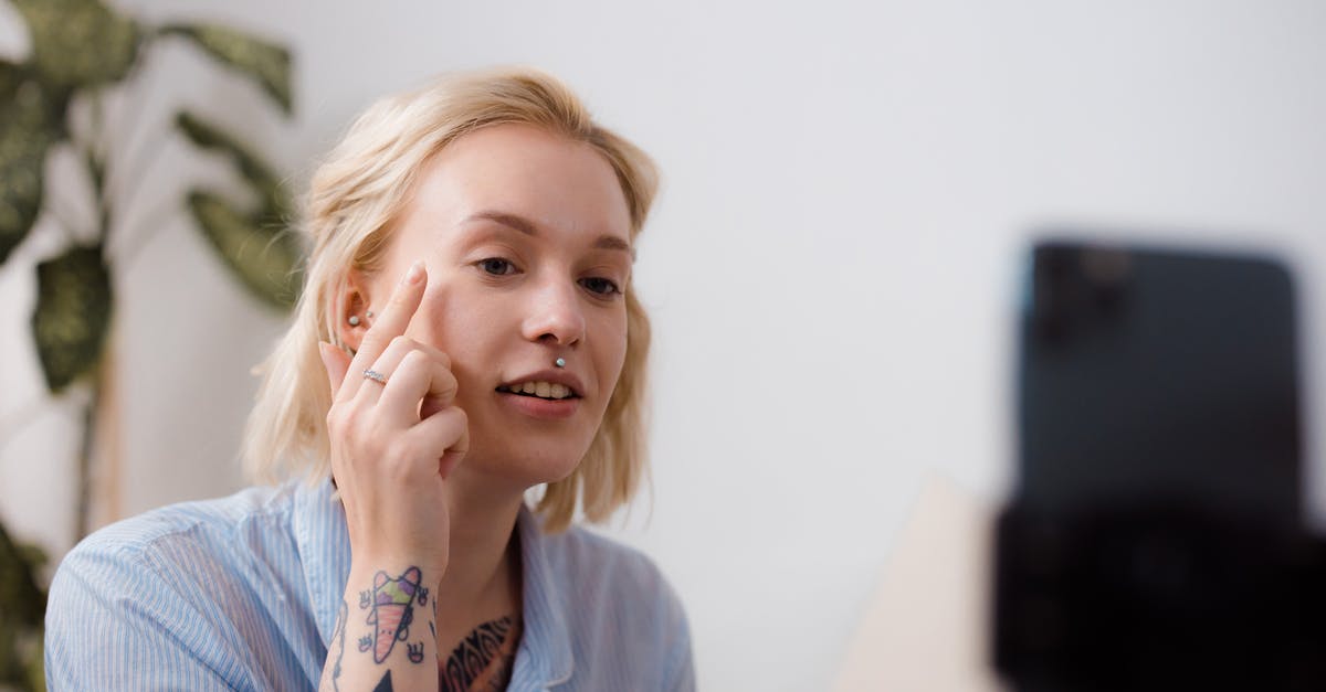 Would I have to declare an arrest record when applying for an ESTA visa? - A Woman Vlogging while Applying Makeup Would I have to declare an arrest record when applying for an ESTA visa? - A Woman Vlogging while Applying Makeup